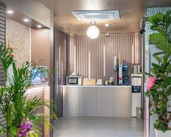 Hwajeong Jun Hotel - Goyang - Front desk