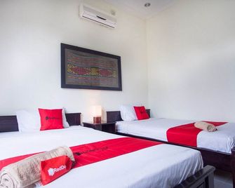 RedDoorz Syariah near Ngade Lake Ternate - Ternate - Habitación