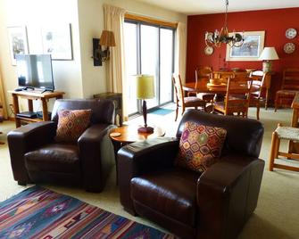 Jackson Hole Town House with Mountain Views - Wilson - Living room