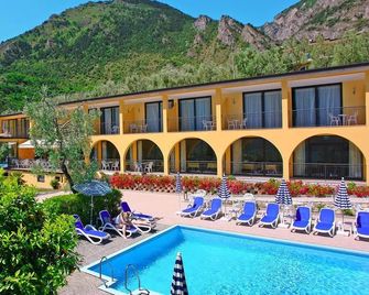 Hotel Mercedes - Limone sul Garda