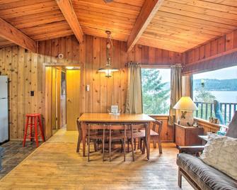 Remote Escape: Serene Lakeside Cabin w/ Beach - Worley - Comedor