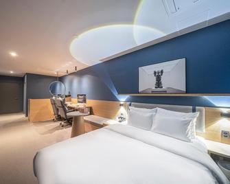 Dongducheon Is Pretty - Dongducheon - Bedroom