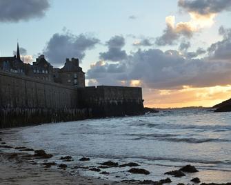 On a 3-hour property, in the heart of the forest, the Gites du Lety await you - Bon-Repos-sur-Blavet - Playa