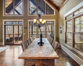 Find Your Base Camp in Beautiful Lake Toxaway - Lake Toxaway - Comedor