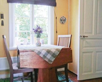 Nice home in Borgholm with kitchen - Borgholm - Comedor