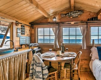 Rustic Beach Cabin Rental on the MacDonald Spit near Homer, Alaska - Seldovia