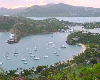 Private Yacht In The Caribbean - Jolly Harbour - Strand