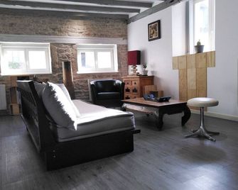 Wood Stone and Wine - Beaune - Phòng khách