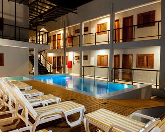 Clh Suites Bonito Centro - בוניטו - בריכה