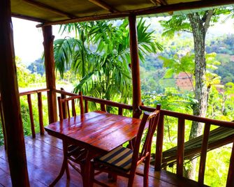 Ella Bamboo Cabana - Ella - Balcón