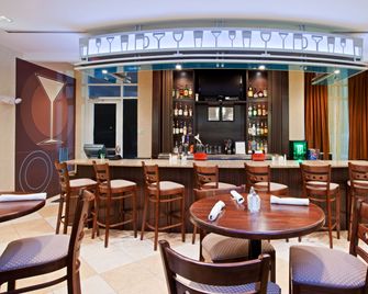 Holiday Inn Florence By IHG - Florence - Bar