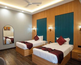 Pravasa Stay Near Luv Kush Square - Indore - Slaapkamer