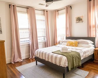 J Birds' Bungalow In The Heart Of Midtown - 멤피스 - 침실