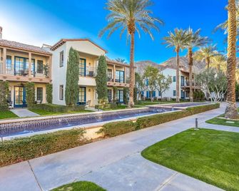 Near Pool! Upgraded Premium Villa on the Paseo, Pet Friendly! - Ground Floor (L12) - La Quinta - Building