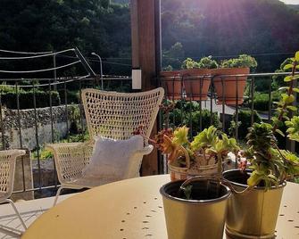 Rural house with large garden and vegetable garden in the mountains - Villafranca Tirrena - Balkon