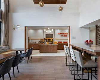 Hampton Inn & Suites by Hilton Windsor - ווינדזור - לובי