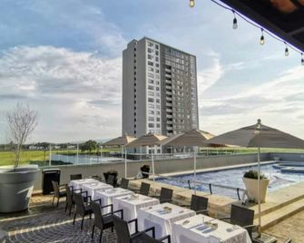 Fiesta Inn Celaya Galerias - Celaya - Innenhof