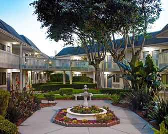 Motel 6 Monterey Marina - Marina - Edificio