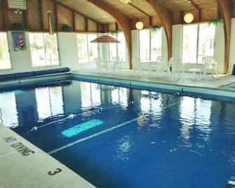 Lighthouse View Motel - Mackinaw City - Uima-allas