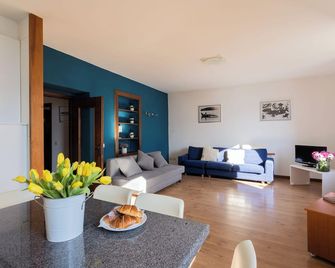 Family Lake Apartment by Rent All Como - Mezzegra - Wohnzimmer