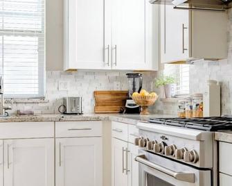 One Bedroom in a Luxury Home within Silicon Valley - Milpitas - Kitchen