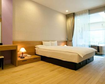 Lakeside Resort Hotel - Puli Township - Bedroom