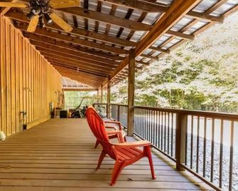 Peaceful, Private Treehouse on Terell's Creek - Pittsboro - Balcón