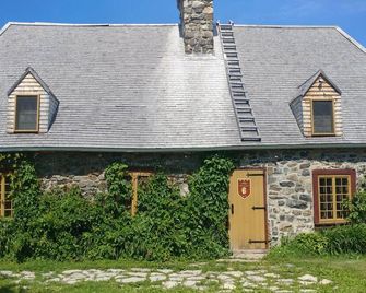 Auberge LE P'Tit Bonheur - Saint-Jean-de-l'île-d'Orléans - Building