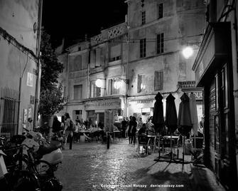 Place de la Roquette, centre historique - Arles - Byggnad