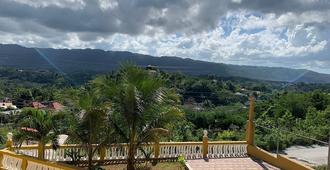 Serenity's View Villa - Bahía Montego - Vista del exterior