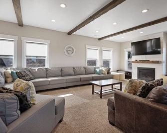 The Coeurdalene at Bear Lake - Garden City - Living room