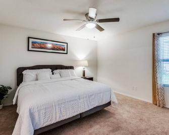 Charming 3-bedroom house with AC and WiFi in lovely Dallas - Dallas