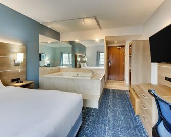 Parkshore Resort - Traverse City - Bedroom