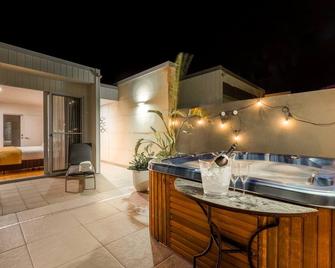 Alouarn Apartments - Augusta - Patio