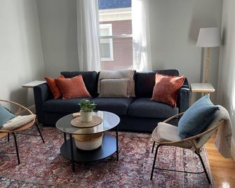 Boston Urban Nests U2: Long Term 1 Month + Only - Boston - Living room