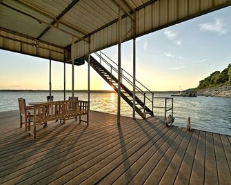 Austinteton's Sunset Cliff Resort On Lake Travis - Private Wedding, Event, Heated Pool, Boat Dock - أوستن - شرفة