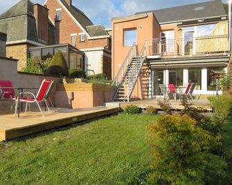 Gite au Bord de la Meuse à Dinant en Belgique, à 3' du Centre de la Ville - Dinant - Innenhof