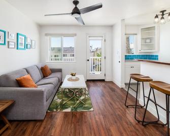 Fall Asleep to the Waves at Pacific Villas #6 - Oceanside - Soggiorno