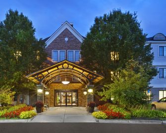 Staybridge Suites Detroit-Utica By IHG - Utica - Gebouw