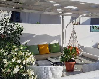Pleasure Double Rooms 3 - Perissa - Patio