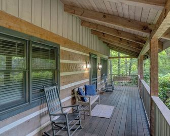 Arroyito-Mtn Cabin, Pet-Friendly, Wood Fireplace, Shared Firepit, Charcoal Grill - Seven Devils - Balcony