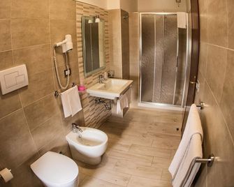 Tourist Hotel - Potenza - Badkamer