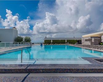 Global Rent Apart - Costa Hollywood - Hollywood - Piscina