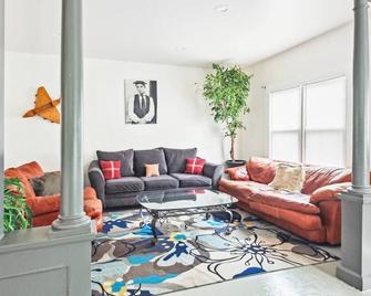 Spacious Detroit Home, Downtown Nearby, 8 Guests - Détroit - Salon