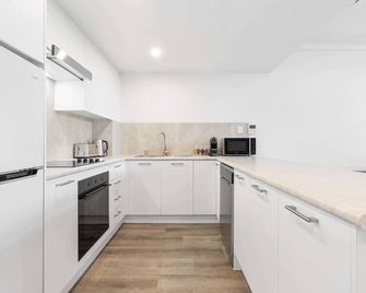 Camperdown Cozy Corner 8 - Sydney - Kitchen