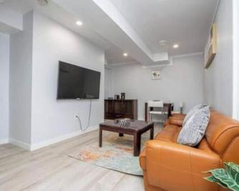 Forth Street 2Bedroom Suite - Calgary - Pokój dzienny