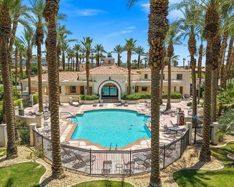 Stylish 2BR w Spa Patio - La Quinta - Басейн