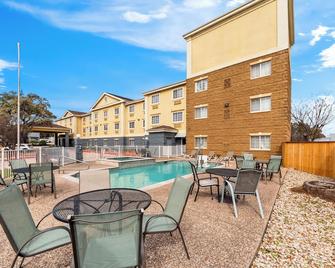 Quality Inn & Suites San Antonio Airport - Red Oak - San Antonio - Balcony