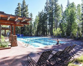 2 Br 2 Bath Mountain Condo - Carnelian Bay - Piscina