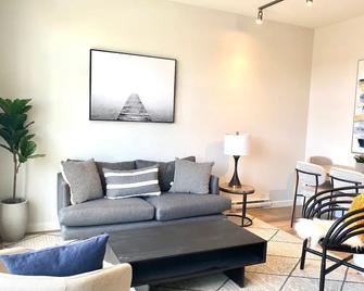 Lovely Brand New Suite - Sidney - Living room